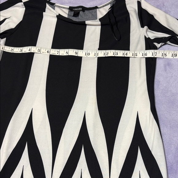 Forever 21 Black and White Chevron Dress - Picture 3 of 5